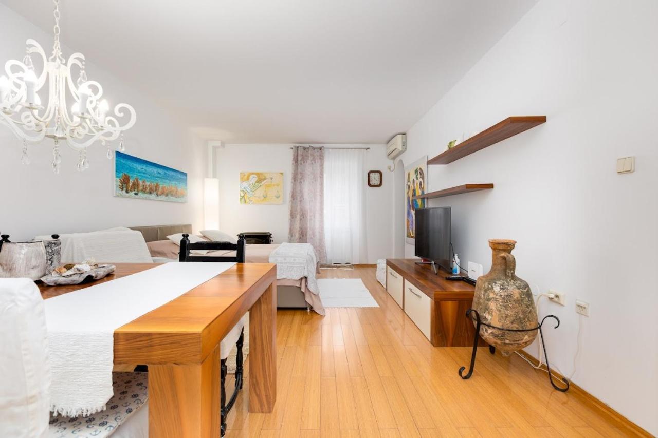 Anton Apartment *